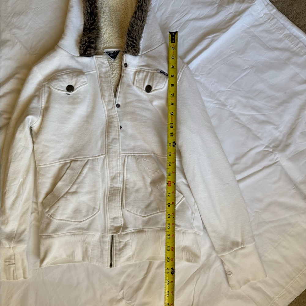 Roxy women Medium Sherpa fur lined white/ivory full zip hoodie 
Thumb holes